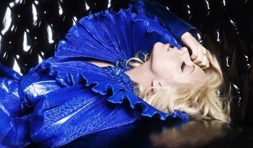 Lady Gaga quebra três dentes de dançarina durante show