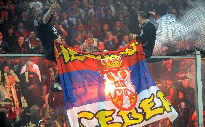 Uefa ameaça Sérvia de suspensão pela violência dos torcedores