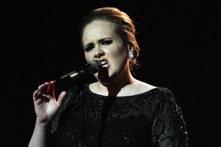 Adele ultrapassa Lady Gaga e rouba o título de álbum mais vendido na web