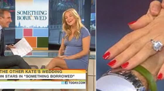 Grávida, Kate Hudson fica noiva do namorado, Matt Bellamy