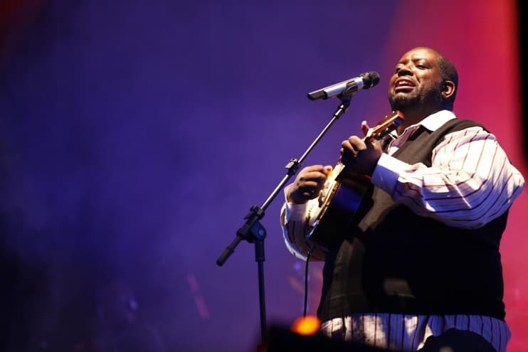 Péricles supera "descrédito alheio", se apega a apoio materno e realiza sonho de gravar DVD solo