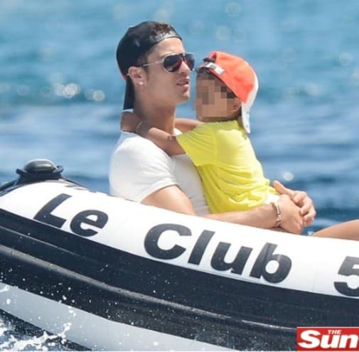 'Quero ter mais um ou dois filhos', diz Cristiano Ronaldo a revista francesa