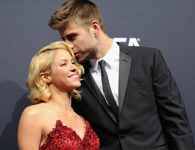 Piqué está traindo Shakira com modelo israelense, garante jornal espanhol