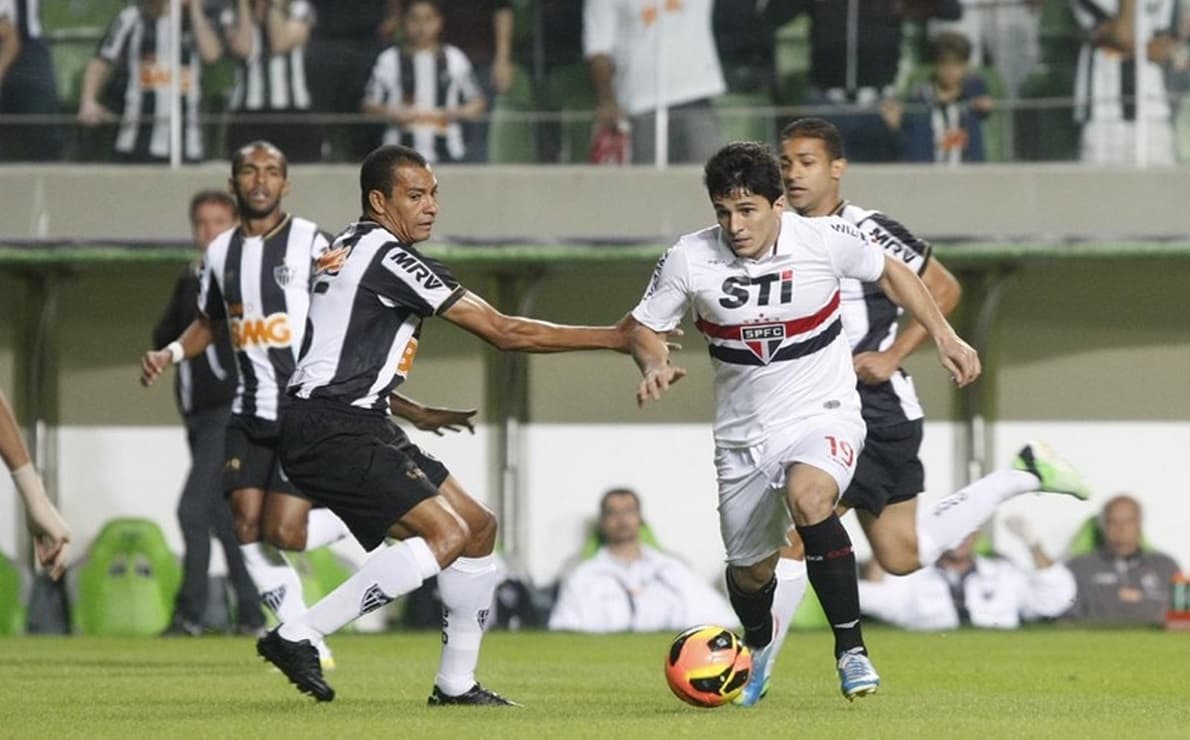 Com um a menos no segundo tempo, São Paulo segura o 0 a 0 com o Atlético-MG no Horto