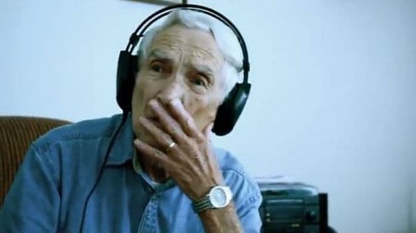 Depois de 75 anos casados, senhor faz música para esposa falecida; escute a canção aqui
