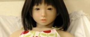 Site chinês causa polêmica ao vender boneca erótica com visual de criança