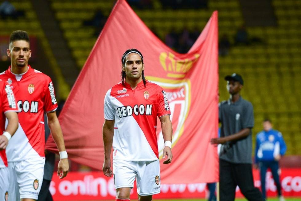 Monaco joga balde de água fria em interessados: ‘Falcao não sai em janeiro’
