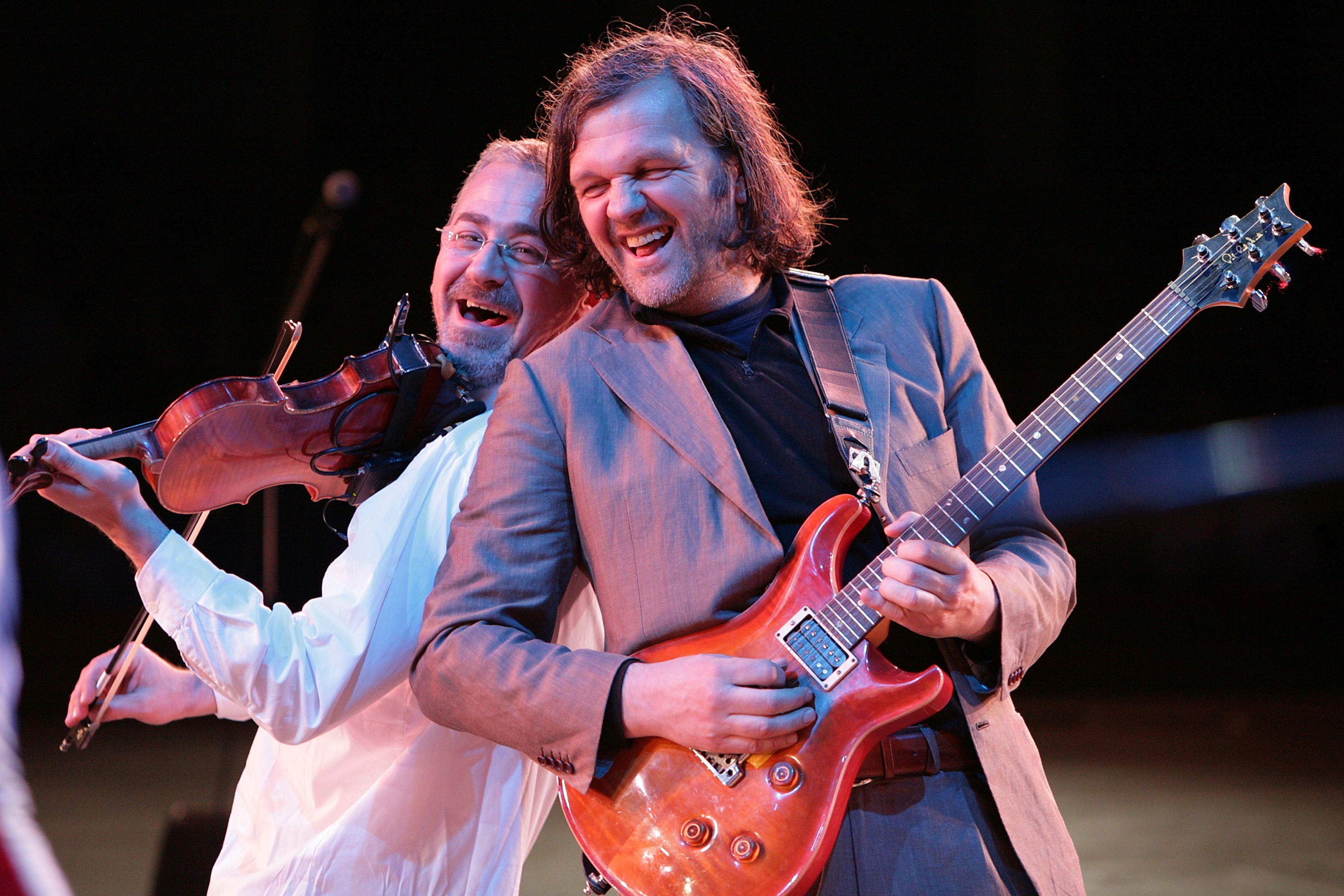 Cineasta Emir Kusturica mostra lado músico no MIMO, que também terá Bombino e Salif Keita