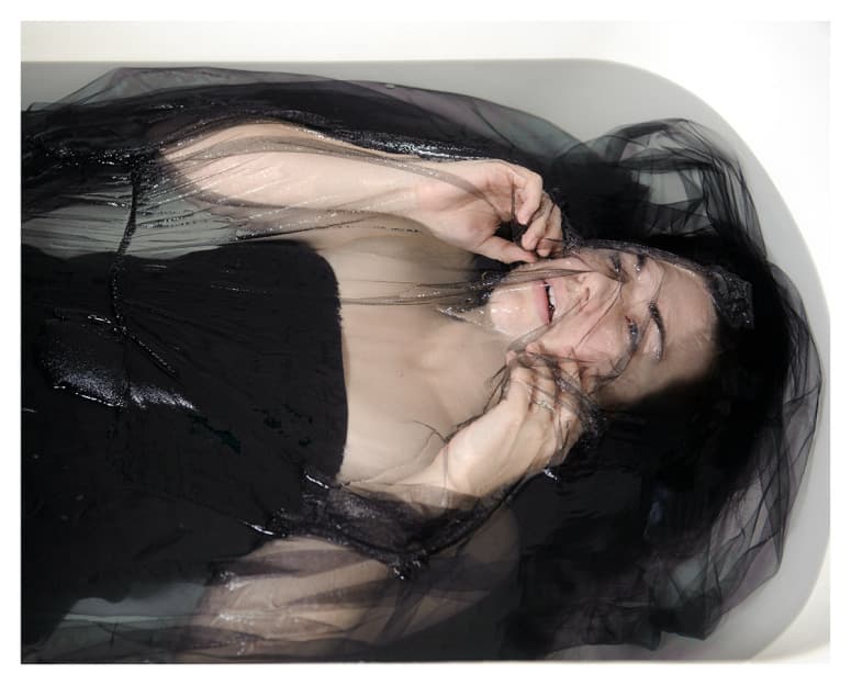 "Sem ar": fotos mostram como uma pessoa com ansiedade se sente