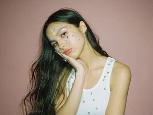 "Sour": Olivia Rodrigo conta com 4 faixas entre o top 10 da parada global da Billboard